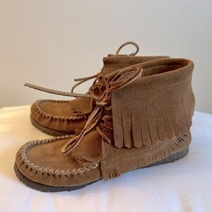 Like New Leather Fringed Moccasin Booties